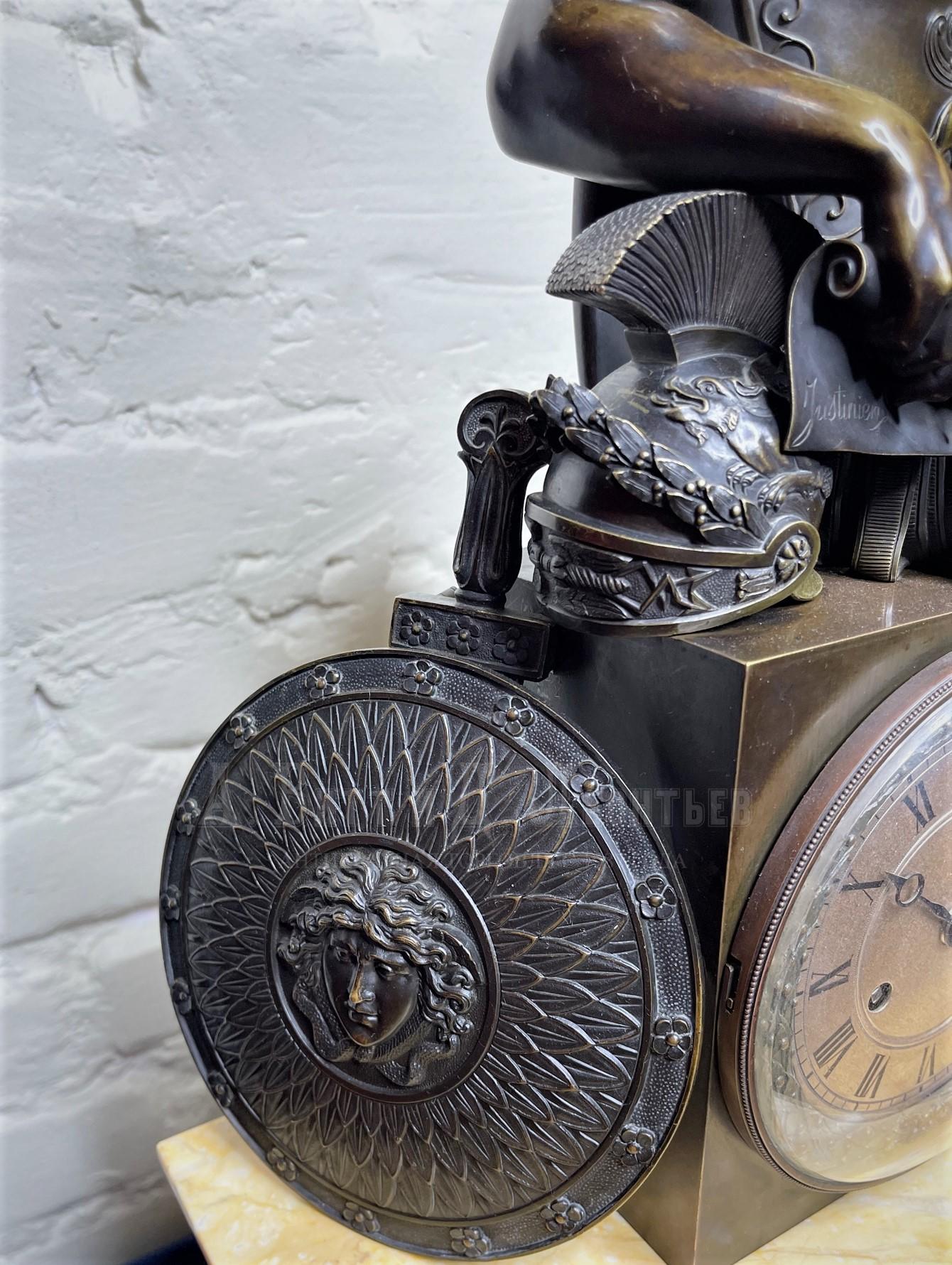 Каминные бронзовые военные часы Велизарий антикварные крупные купить